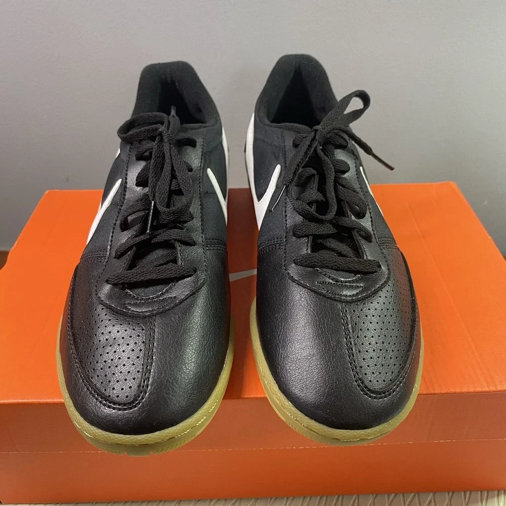 Nike Davinho Mens Soccer Sneakers Shoes Black&White Style 580452-010‎ Sz.8 NWB